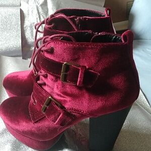 Report - Beautiful Velvet ankle booties.   Size 7.5. Actual color is BURGUNDY